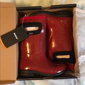 NEW!! Bogs Rain boots in Red size 9 kids Tacoma